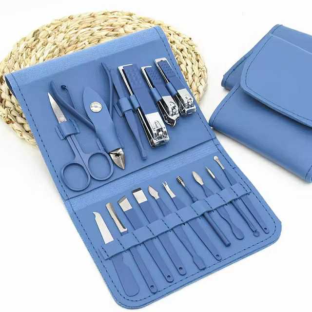 KIT DE MANUCURE ET PéDICURE 16 PIECES